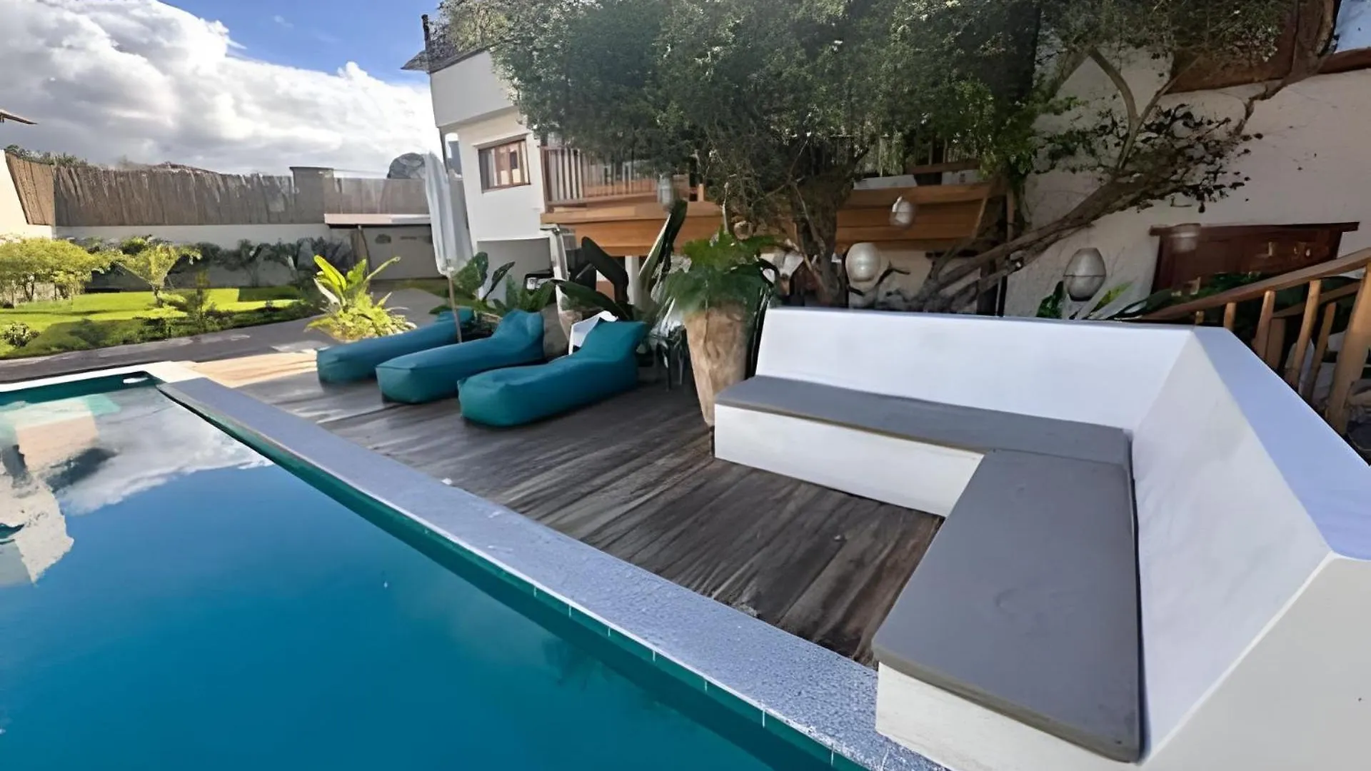 Suite P/ 3 Pessoas - R. Mucuge Porto Seguro 0*,  Brazil
